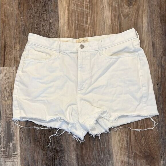 LIKE NEW A NEW DAY Women's White Denim Shorts SIZE 10 - Picture 1 of 3